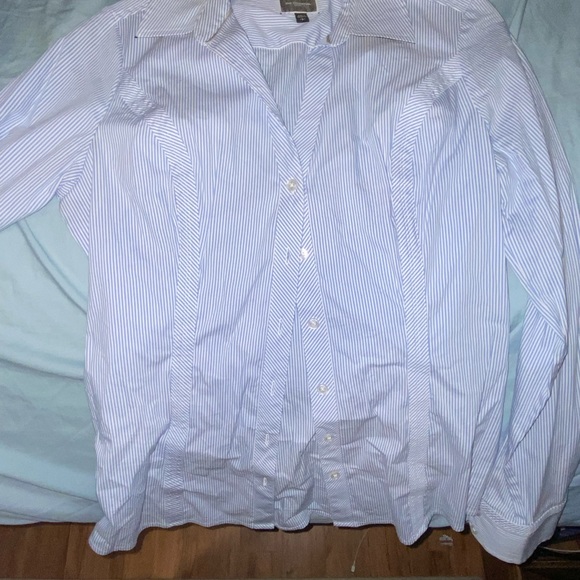 Express form fitting button up - Picture 3 of 3